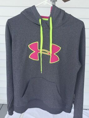 Under Armour Pullover Storm Hoodie, size Medium, Semi-Fitted